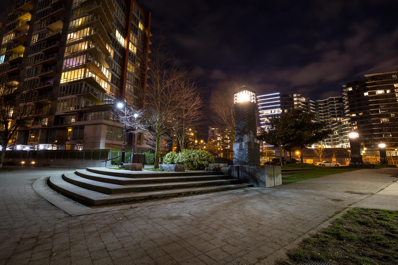 night-scene-in-downtown-vancouver-2026-09-24-08-27-15-utc