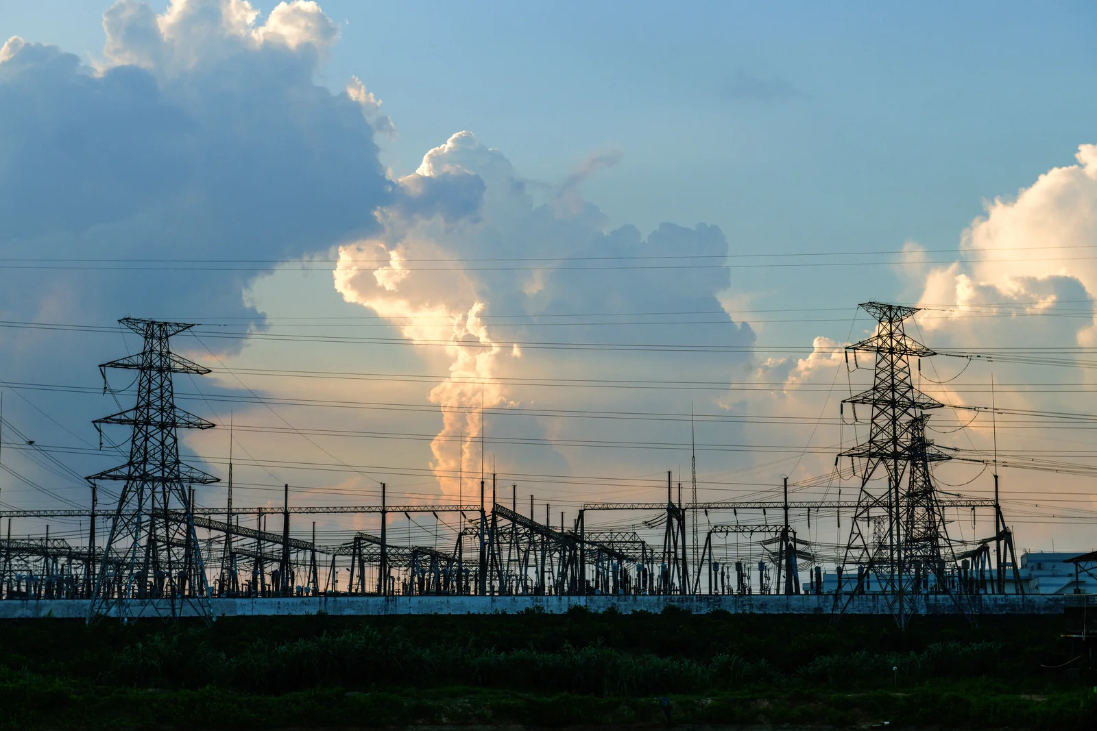 power-station-and-transmission-lines-against-cloud-2026-09-25-07-55-47-utc